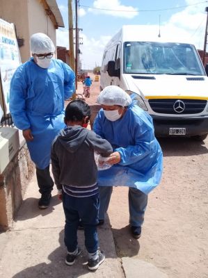 與當(dāng)?shù)蒯t(yī)院合作，開展健康預(yù)防檢測(cè)